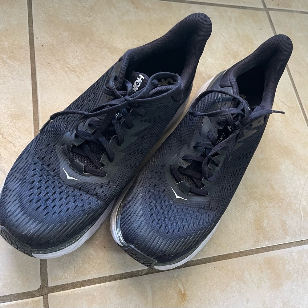 Hoka One One Clifton 7 lightly used great running shoe!